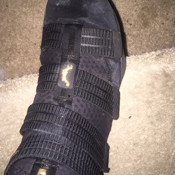 Lebron soldiers gold edition main image 2